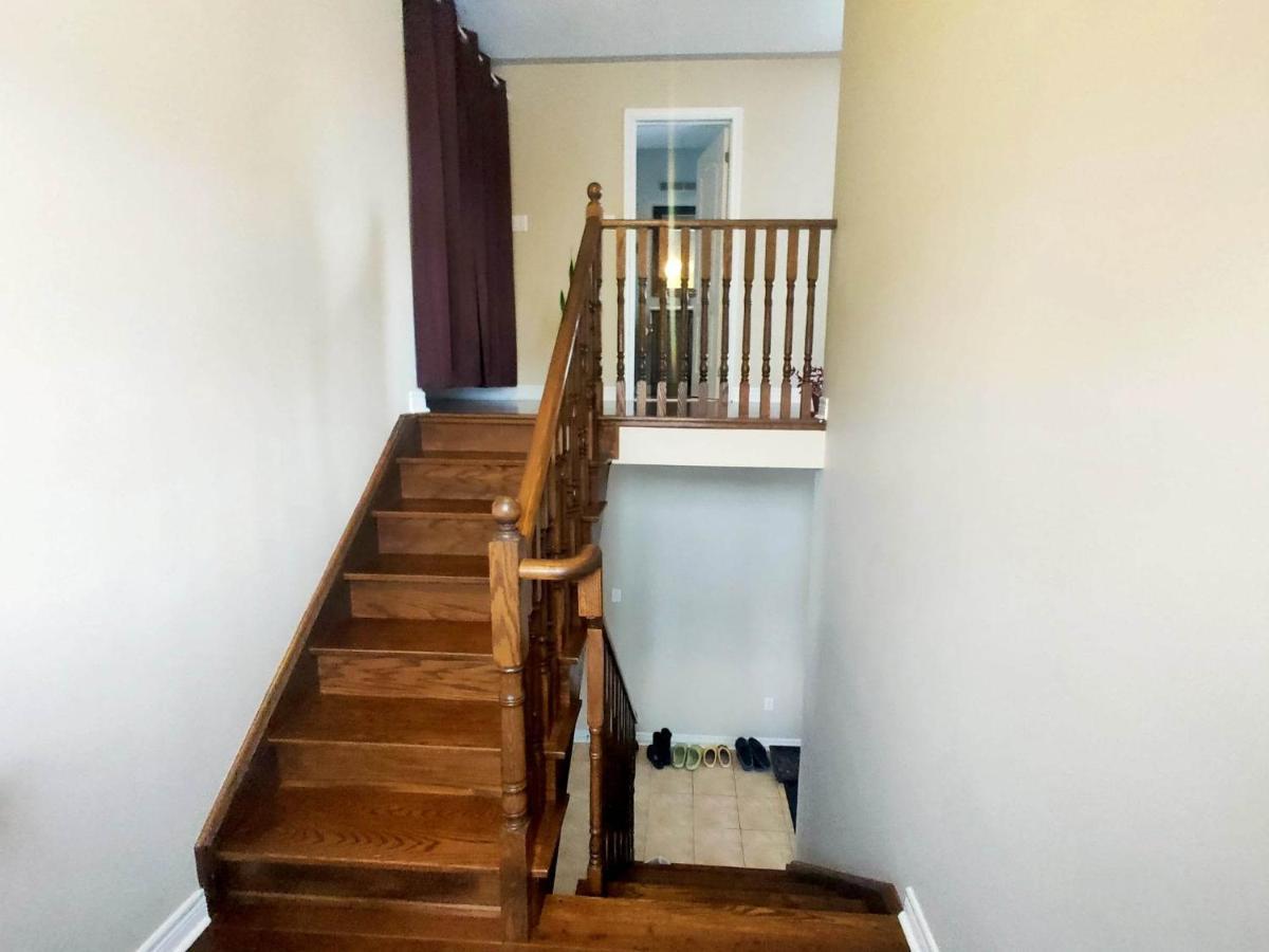 Affordable Room With Free Parking In Newmarket On Exterior photo