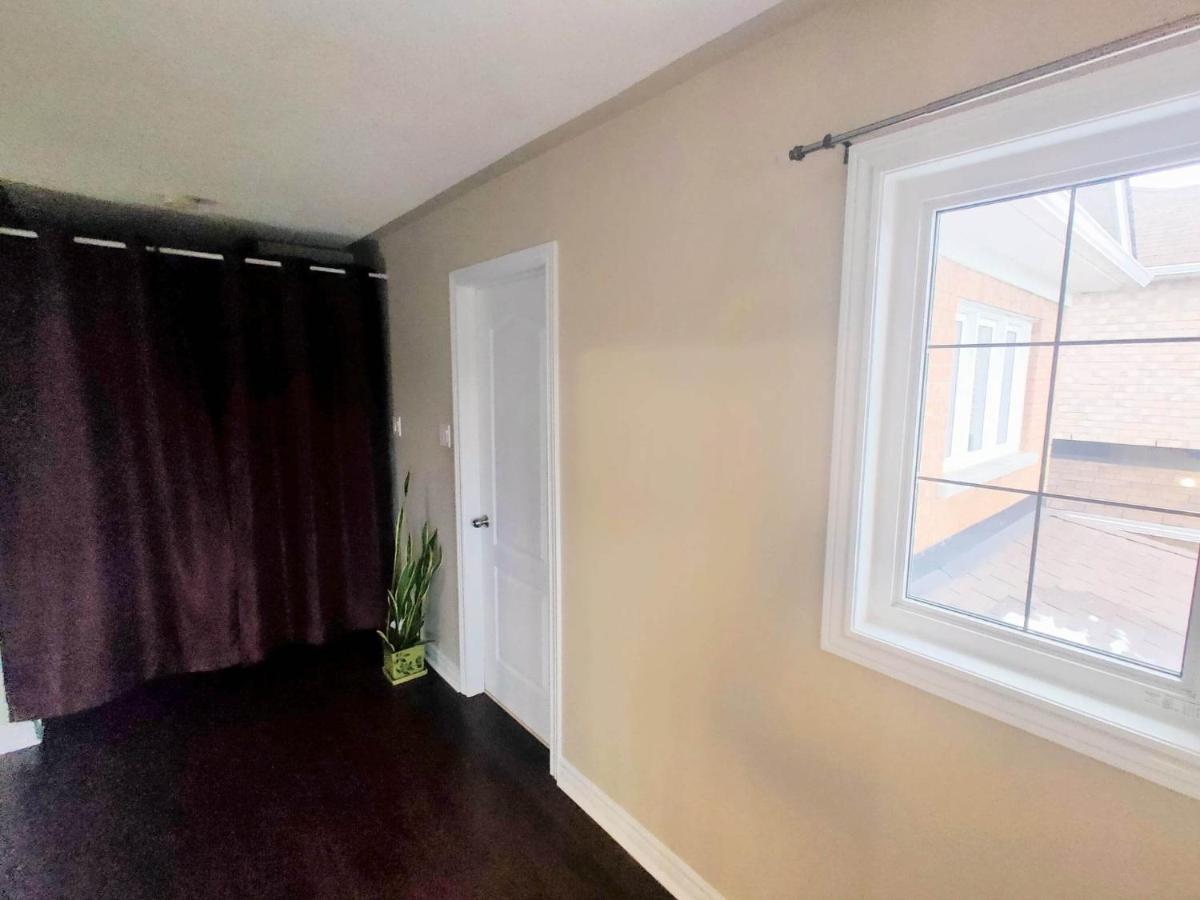 Affordable Room With Free Parking In Newmarket On Exterior photo