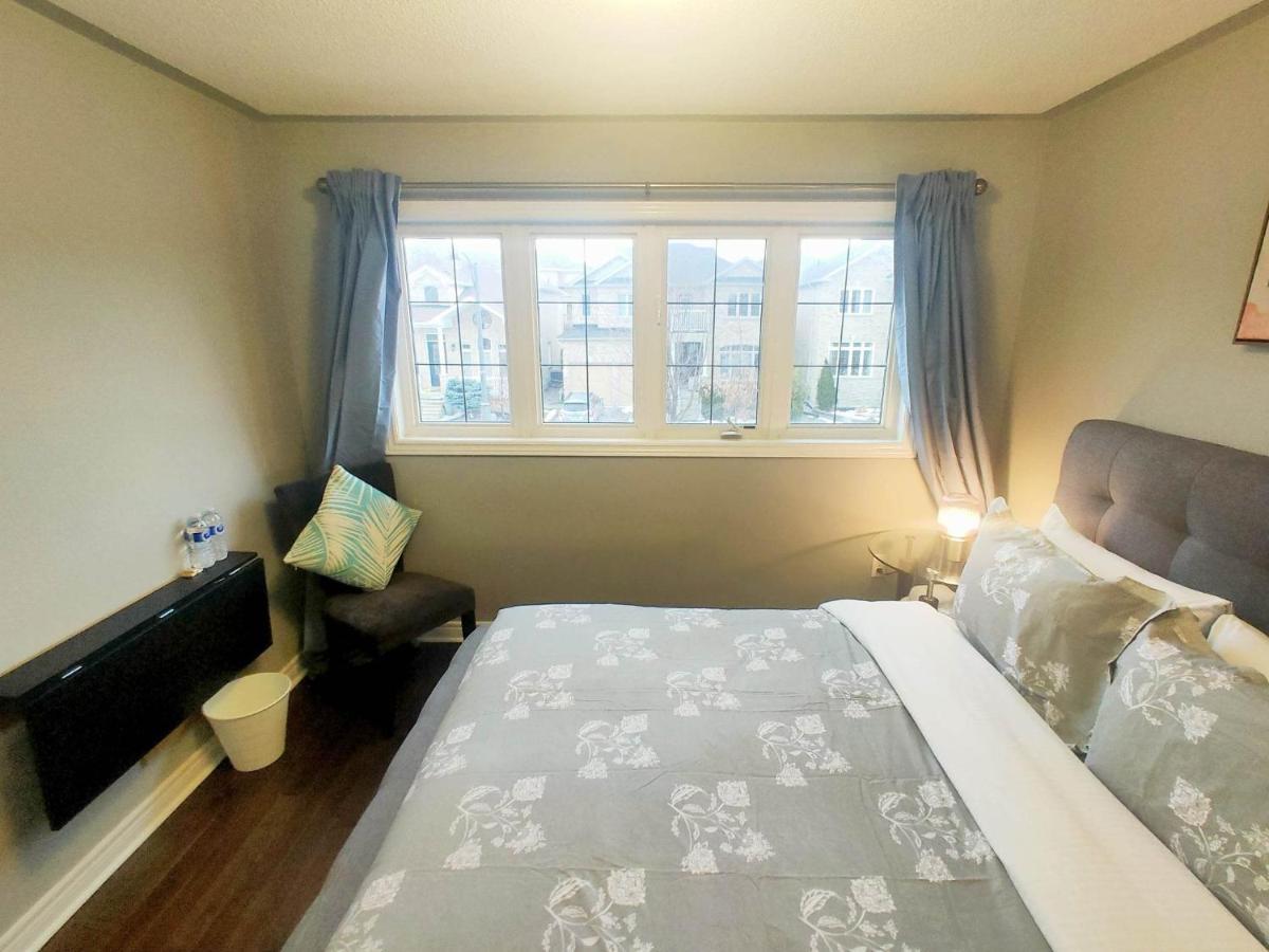Affordable Room With Free Parking In Newmarket On Exterior photo