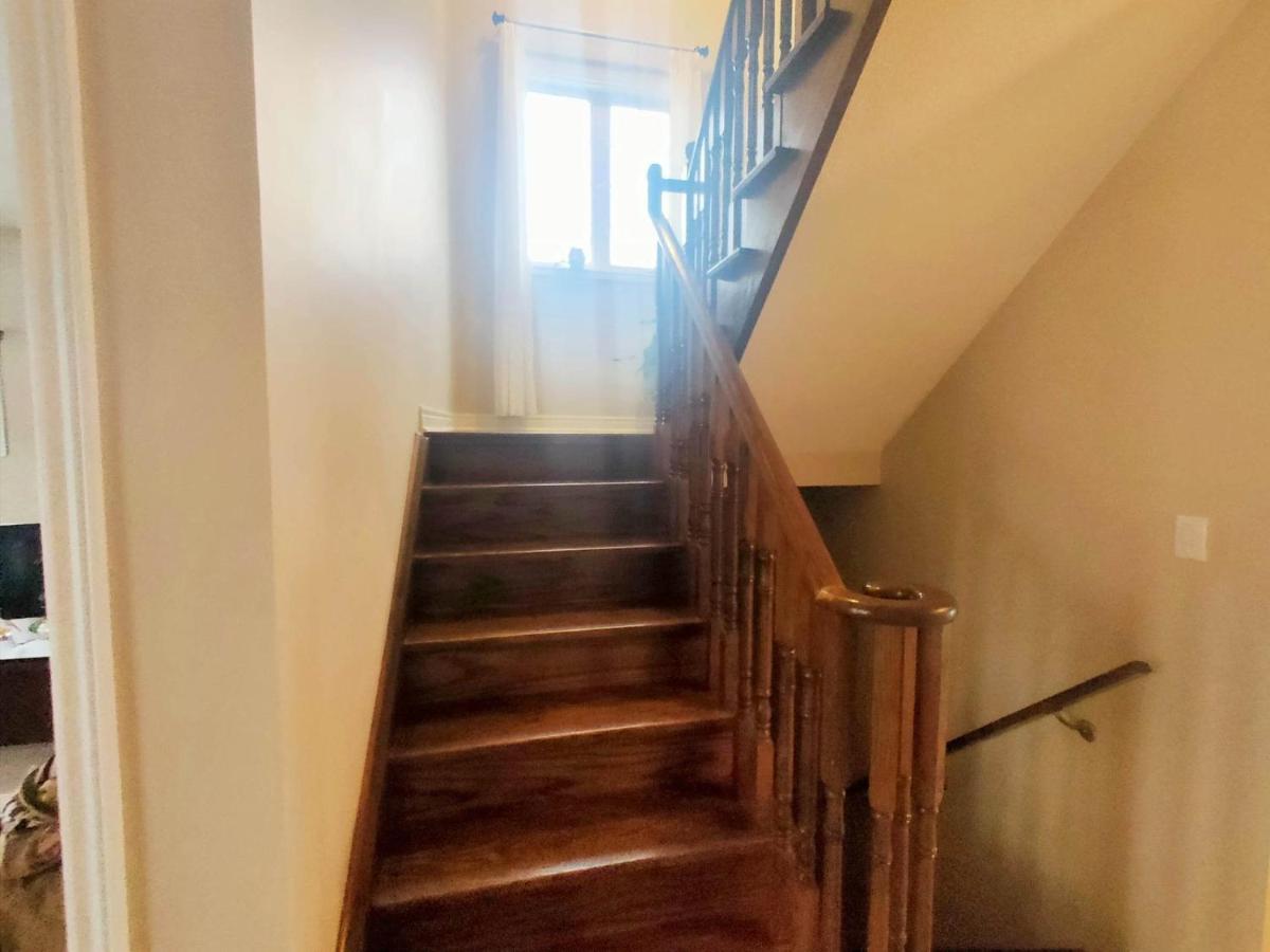 Affordable Room With Free Parking In Newmarket On Exterior photo