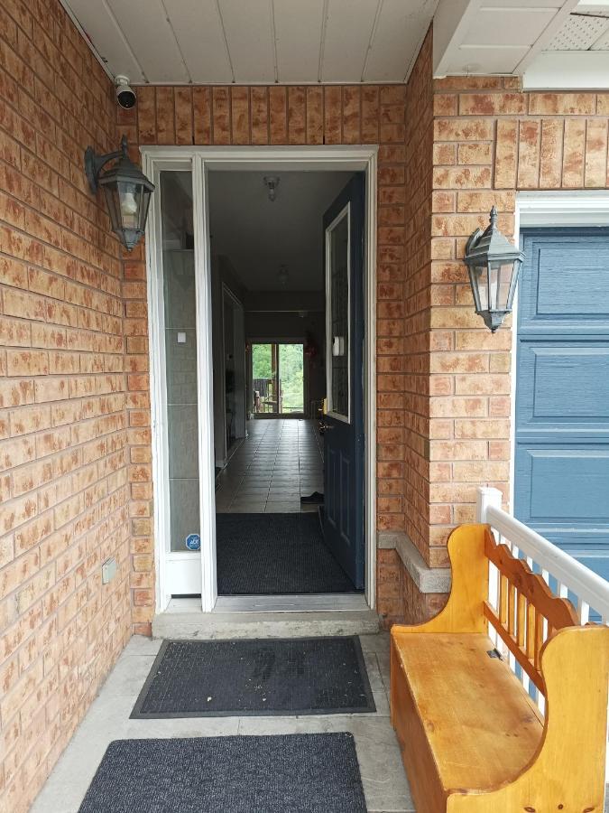 Affordable Room With Free Parking In Newmarket On Exterior photo