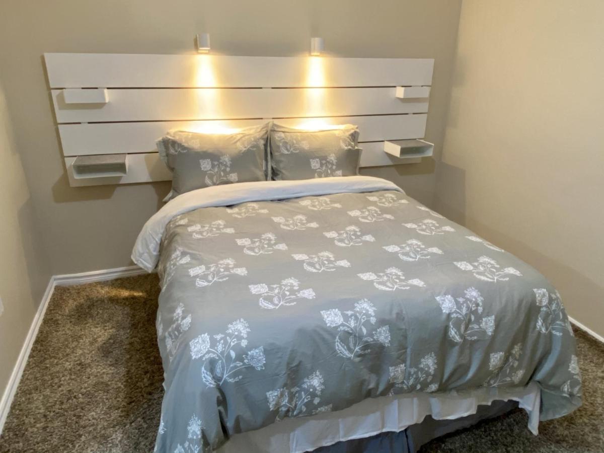 Affordable Room With Free Parking In Newmarket On Exterior photo