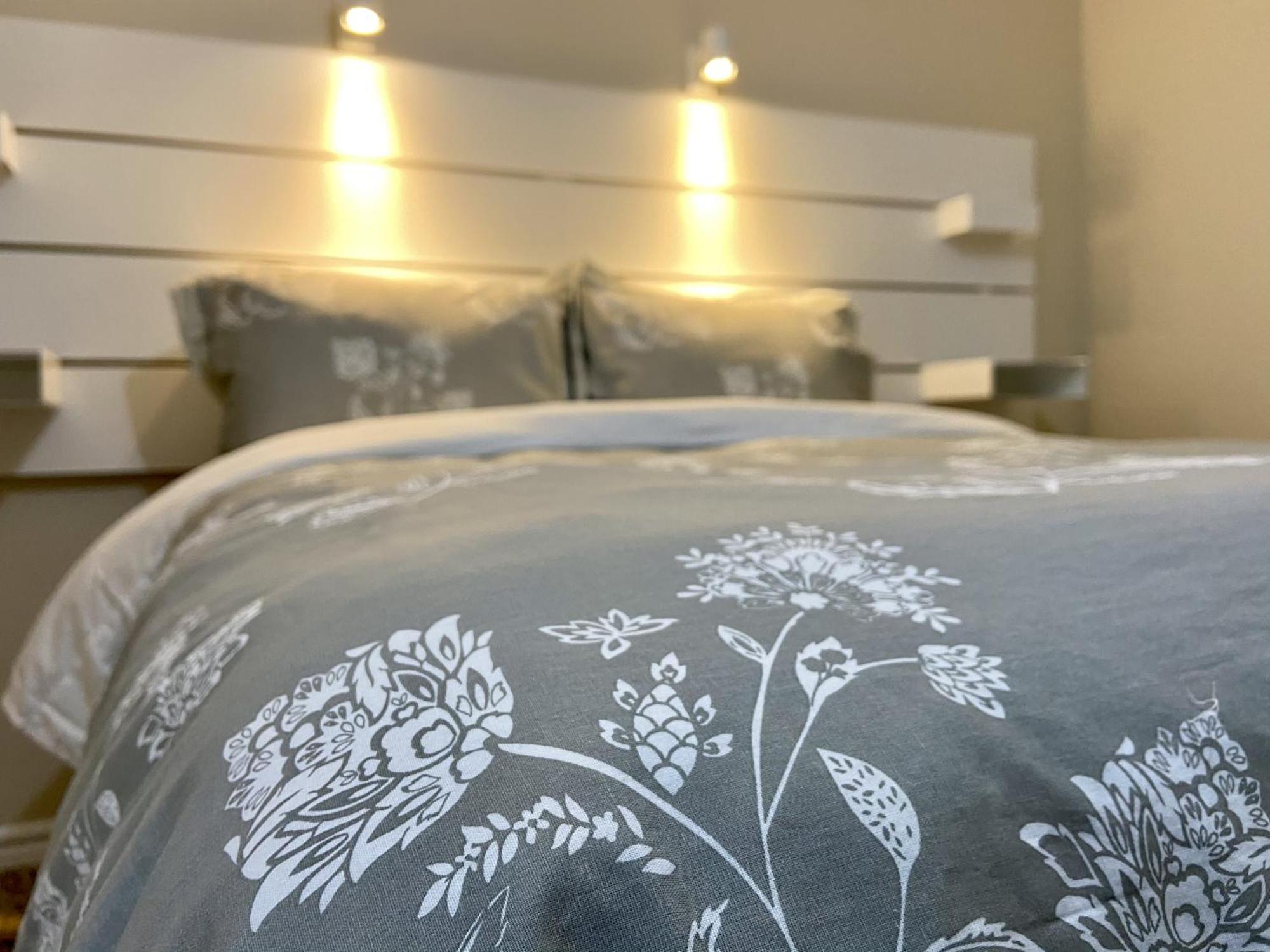 Affordable Room With Free Parking In Newmarket On Exterior photo